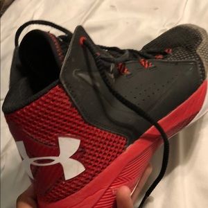 Basketball shoes
